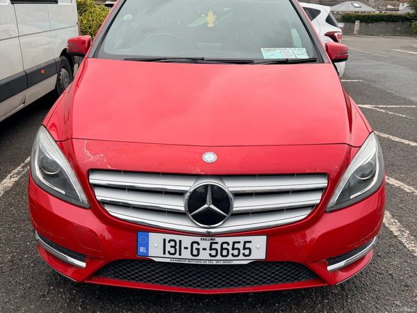 Mercedes-Benz B-Class MPV, Petrol, 2013, Red