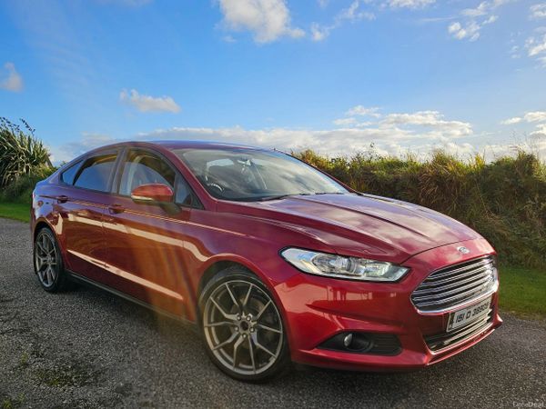 Ford Mondeo Hatchback, Diesel, 2015, Red