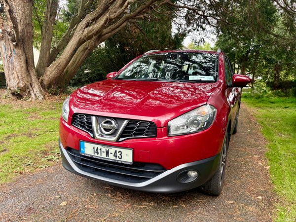 Nissan Qashqai Hatchback, Diesel, 2014, Red
