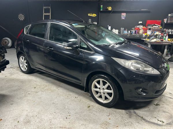 Ford Fiesta Hatchback, Diesel, 2010, Black