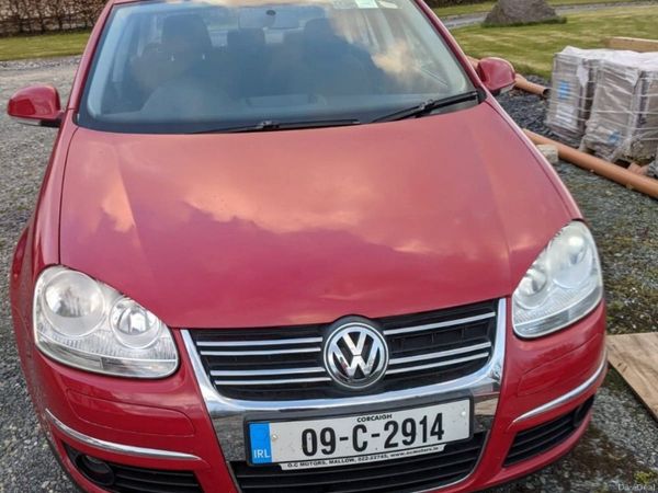 Volkswagen Jetta Saloon, Diesel, 2009, Red