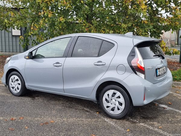 Toyota Aqua Hatchback, Petrol Hybrid, 2021, Grey