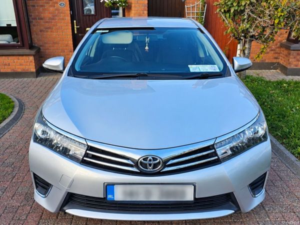 Toyota Corolla Saloon, Diesel, 2014, Silver