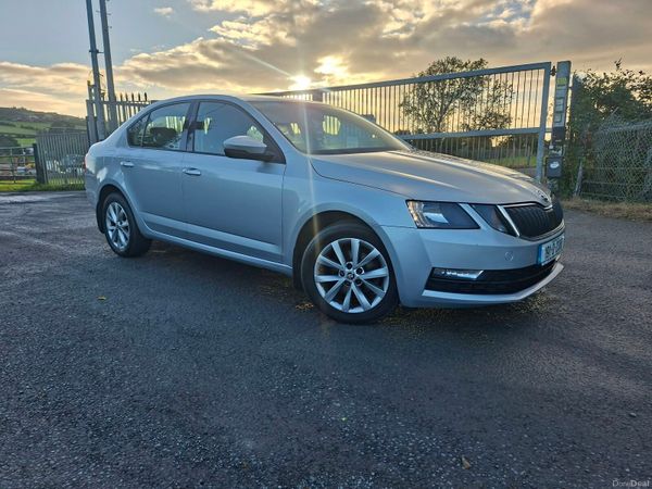 Skoda Octavia Saloon, Diesel, 2019, Grey