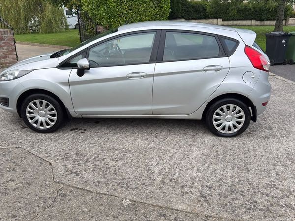 Ford Fiesta Hatchback, Petrol, 2013, Silver