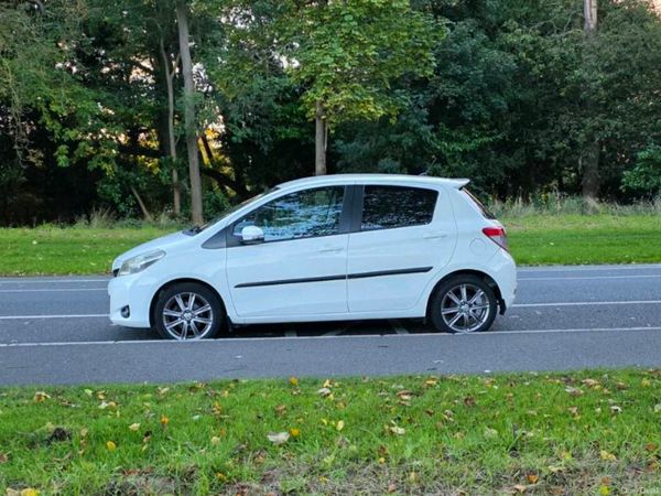Toyota Yaris Hatchback, Petrol, 2012, White