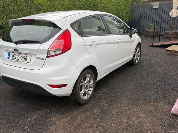 Ford Fiesta Hatchback, Petrol, 2015, White