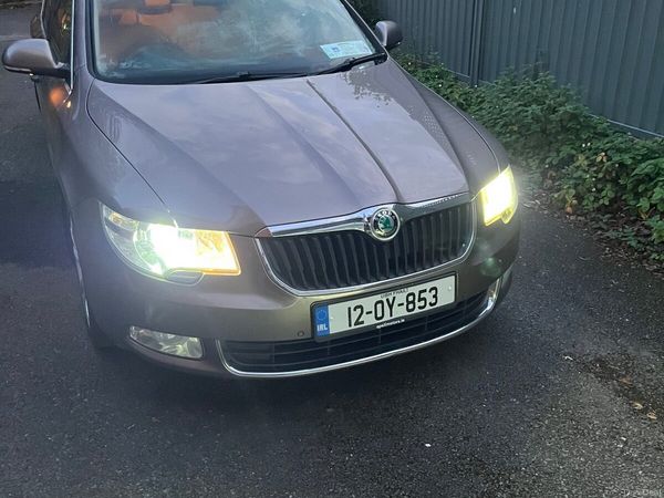 Skoda Superb Saloon, Diesel, 2012, Purple