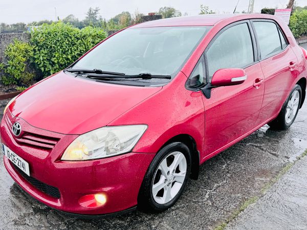 Toyota Auris Hatchback, Diesel, 2010, Red
