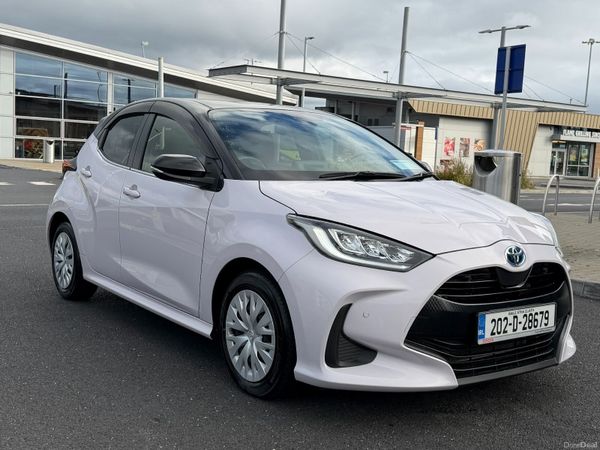 Toyota Yaris Hatchback, Petrol Hybrid, 2020, White