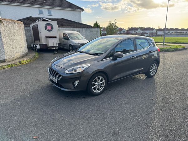 Ford Fiesta Hatchback, Petrol, 2017, Grey