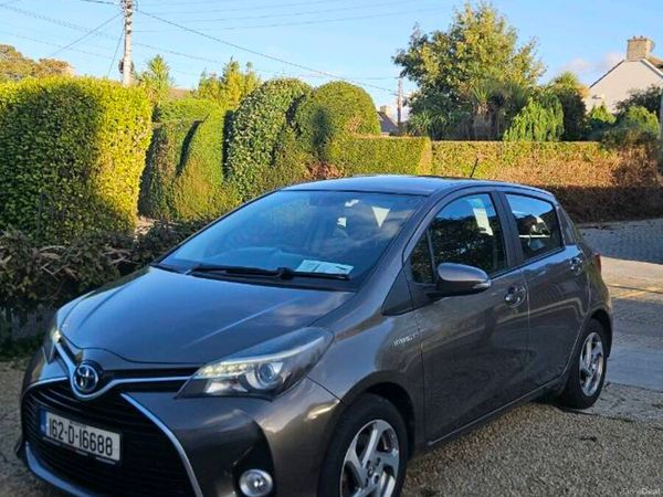 Toyota Yaris Hatchback, Petrol Hybrid, 2016, Grey