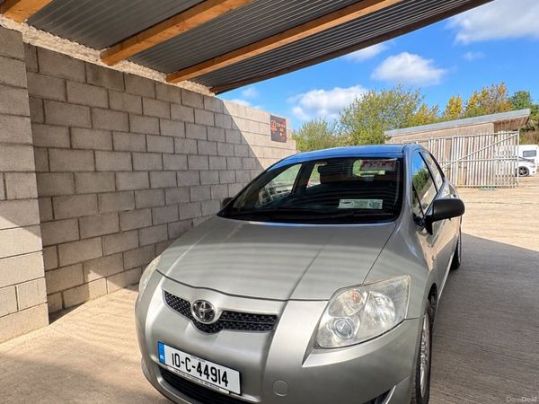 Toyota Auris Hatchback, Petrol, 2010, Silver