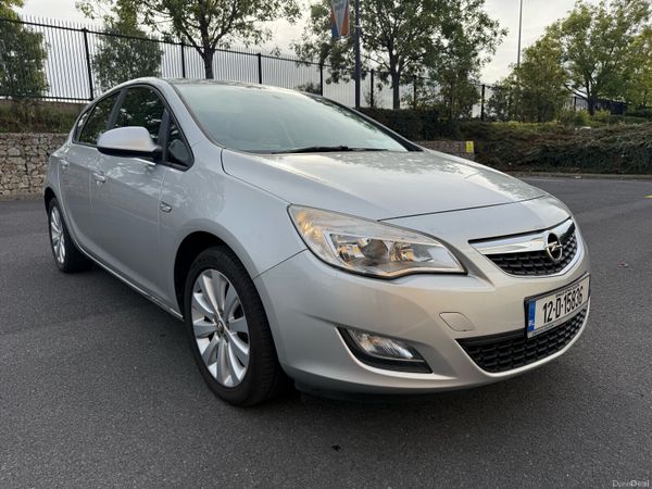Opel Astra MPV, Petrol, 2012, Silver