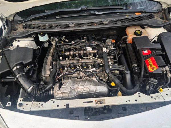 Vauxhall Astra Hatchback, Diesel, 2012, White