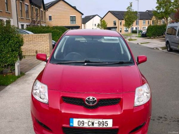 Toyota Auris Hatchback, Petrol, 2009, Red