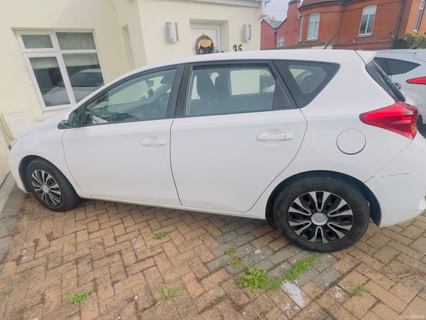 Toyota Auris Hatchback, Diesel, 2013, White