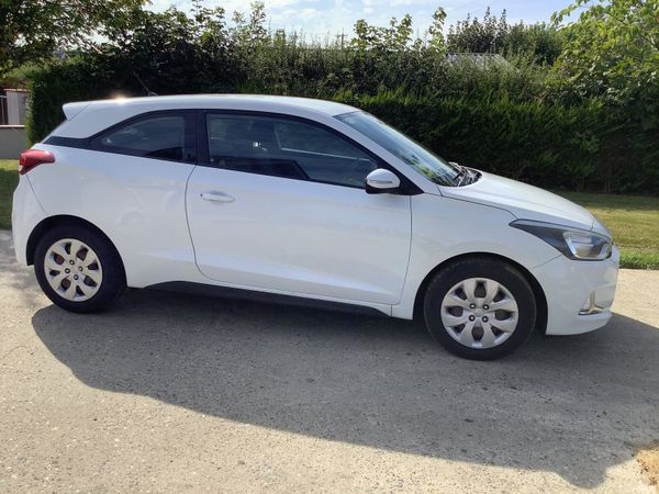 Hyundai i20 Hatchback, Diesel, 2017, White