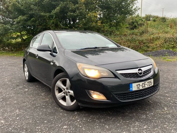 Opel Astra MPV, Petrol, 2012, Black