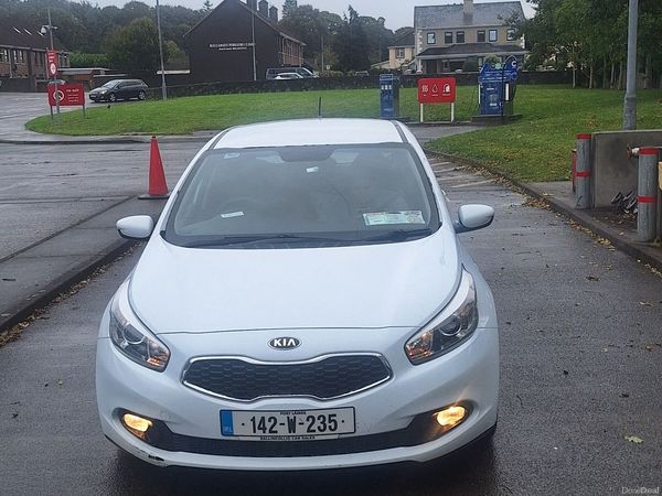 Kia Ceed Hatchback, Diesel, 2014, White