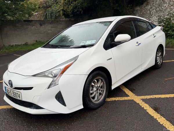 Toyota Prius Hatchback, Petrol Hybrid, 2016, White