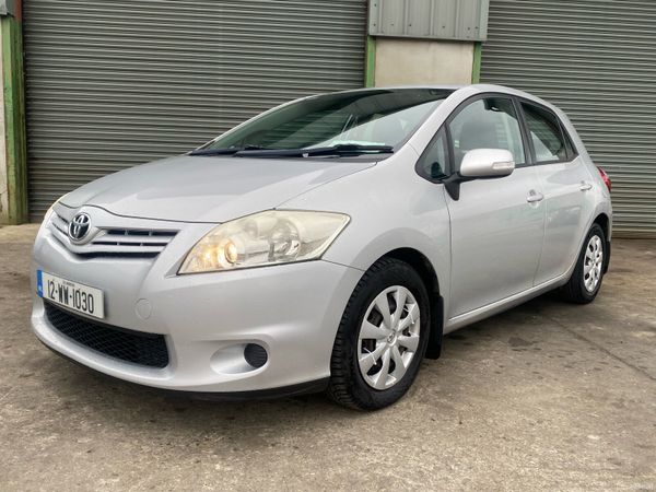 Toyota Auris Hatchback, Diesel, 2012, Silver