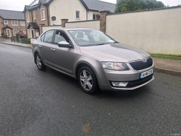 Skoda Octavia Hatchback, Diesel, 2014, Beige