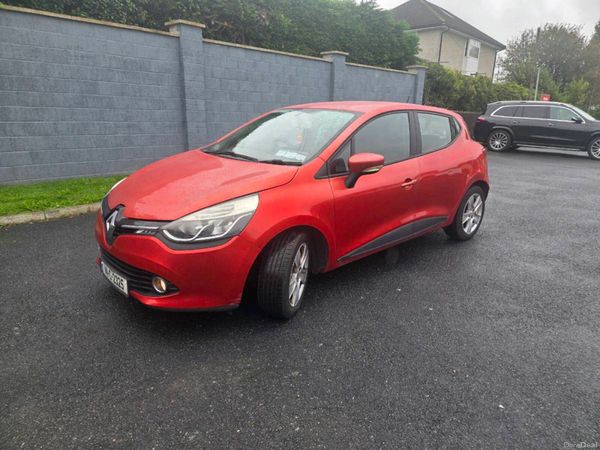 Renault Clio Hatchback, Petrol, 2014, Red