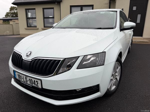 Skoda Octavia Saloon, Petrol, 2019, White