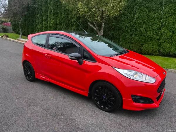 Ford Fiesta Hatchback, Petrol, 2016, Red