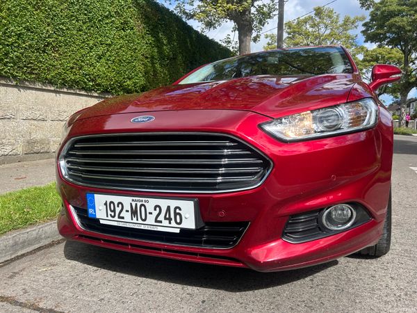 Ford Mondeo Hatchback, Diesel, 2019, Red
