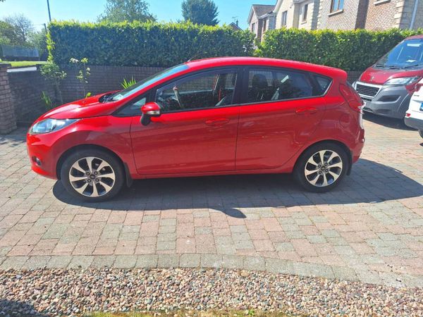 Ford Fiesta Hatchback, Petrol, 2011, Red