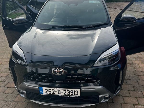 Toyota Yaris Cross SUV, Petrol Hybrid, 2025, Black