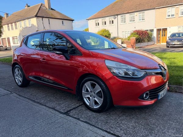Renault Clio Hatchback, Petrol, 2014, Red