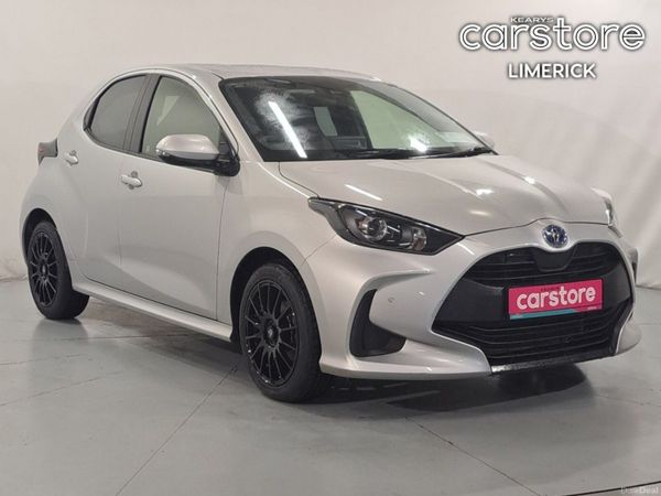 Toyota Yaris Hatchback, Petrol Hybrid, 2022, Silver
