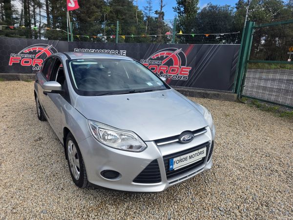 Ford Focus Hatchback, Petrol, 2011, Silver