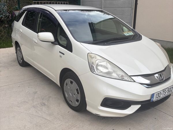 Honda Shuttle Estate, Petrol Hybrid, 2013, White