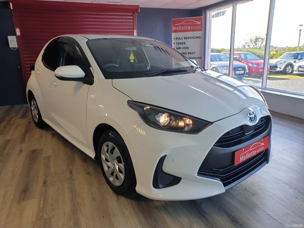 Toyota Yaris Hatchback, Petrol Hybrid, 2021, White