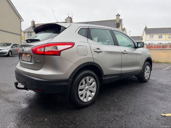 Nissan Qashqai Hatchback, Diesel, 2014, Silver