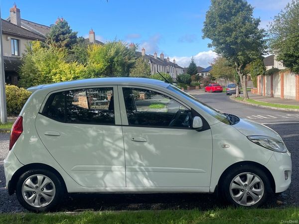 Hyundai i10 Hatchback, Petrol, 2012, White