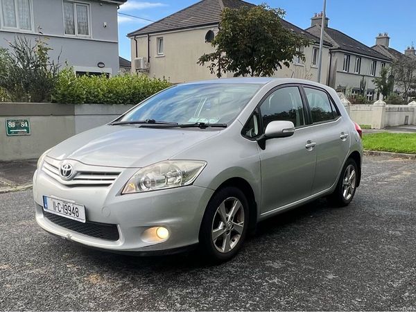 Toyota Auris Hatchback, Petrol, 2011, Silver