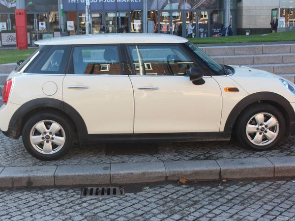Mini One Estate/Jeep, Diesel, 2015, White