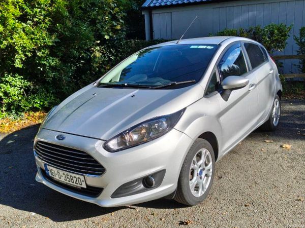 Ford Fiesta Hatchback, Petrol, 2016, Silver