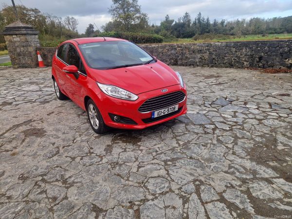 Ford Fiesta Hatchback, Petrol, 2016, Red