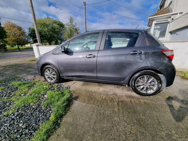 Toyota Yaris MPV, Petrol Hybrid, 2018, Grey