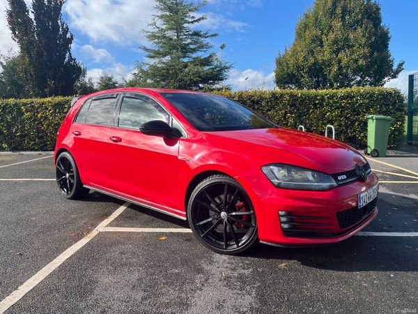 Volkswagen Golf Hatchback, Diesel, 2014, Red