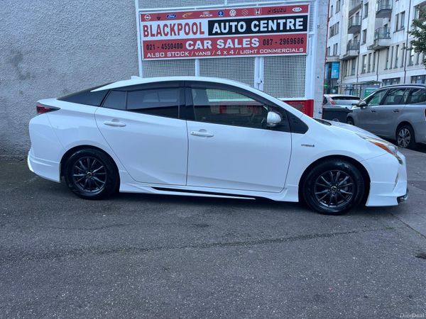 Toyota Prius Hatchback, Petrol Hybrid, 2017, White