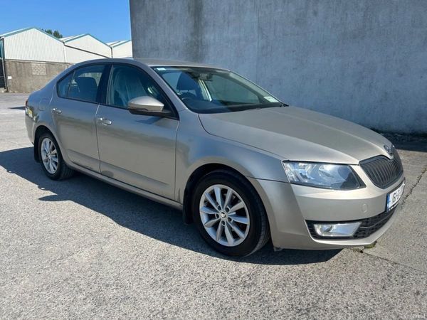 Skoda Octavia Saloon, Diesel, 2016, Beige