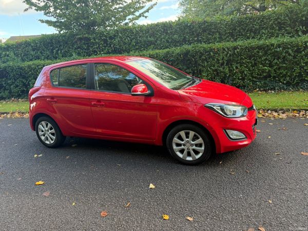 Hyundai i20 Hatchback, Petrol, 2012, Red