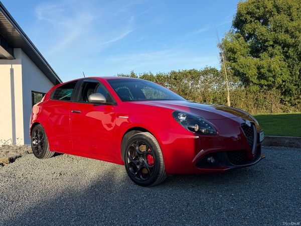Alfa Romeo Giulietta Hatchback, Petrol, 2017, Red